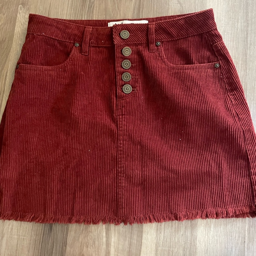 Indigo rein corduroy skirt.